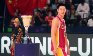 差距!胡明轩失绝杀全队安慰 张镇麟被队友公开提意见