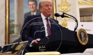 特朗普要收“100%芯片关税”，苹果6000亿买平安，库克亲自到白宫送礼