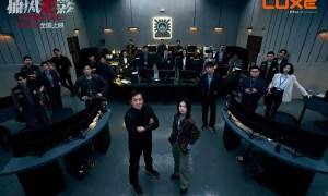 豆瓣开分8.1，创近二十年成龙电影最佳！打掉烂片标签的《捕风追影》爽在哪？