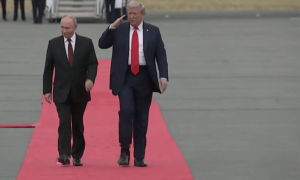 普京特朗普会面寒暄，唇读专家解读红毯上的“压力”与“内幕”