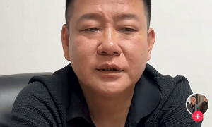 “续面事件”面馆关灯关门，门口大量群众围观，此前老板称顾客“七匹狼”引争议后致歉